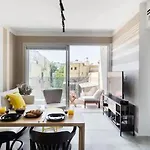 Apartment With Mamad By Sea