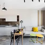 Apartment With Mamad By Sea